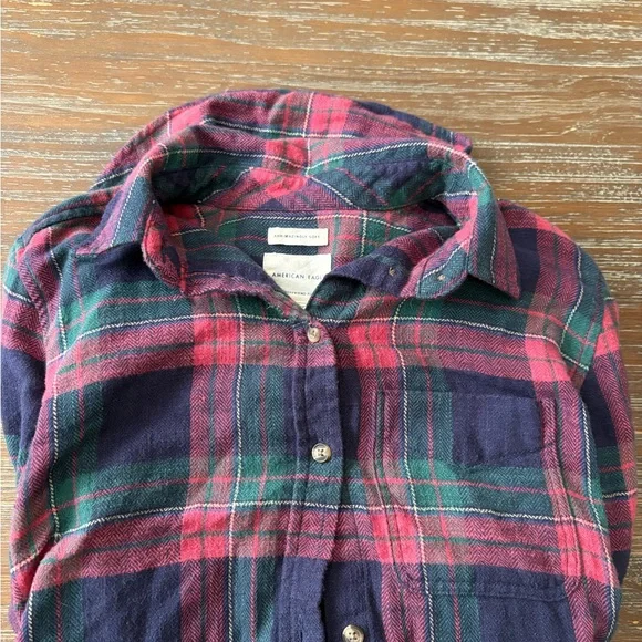 American Eagle Outfitters Red and Green Casual Button Down Shirt - Picture 3 of 3